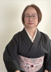 キモノワールドライフ卒業生
自装クラス、他装クラスを経て着付け師に。